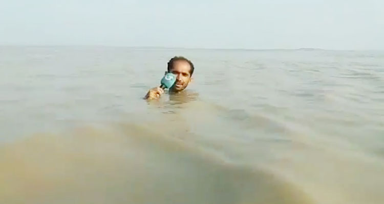 Viral video shows Pakistani journalist reporting from neck-deep water 