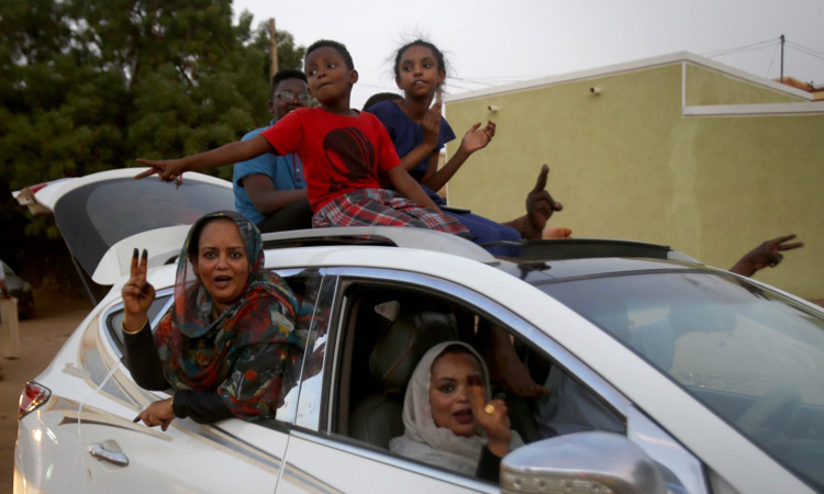 Celebrations as Sudanese protesters reach deal with ruling generals