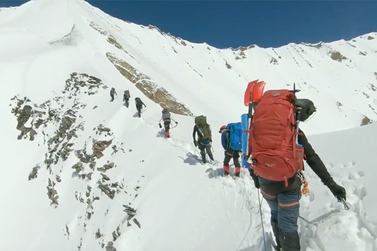 Video shows final moments of doomed  Himalayan climbers