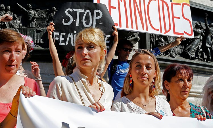 Hundreds protest in Paris against deadly domestic violence