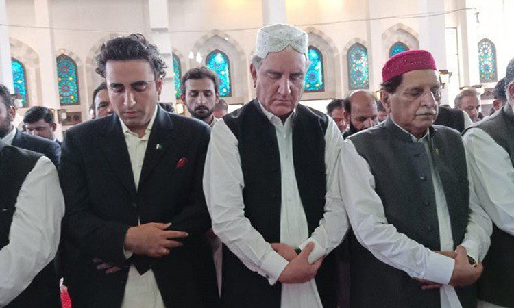 Qureshi, Bilawal spend Eid in AJK to show solidarity with Kashmiri people