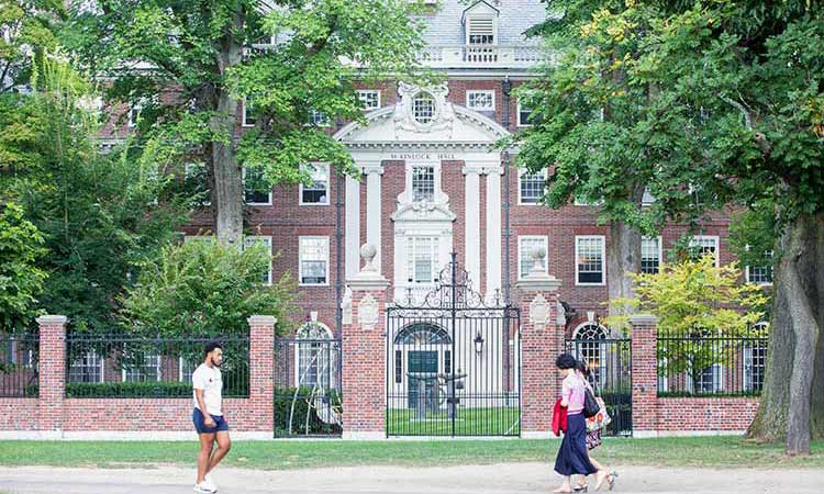 80 UAE students learn diplomacy at Harvard