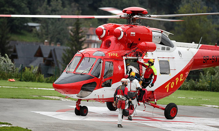 Rescuers try to save trapped cavers in Poland