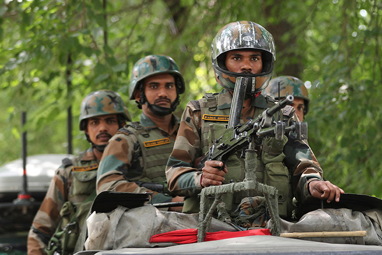 India deploys 25,000 more troops in Kashmir