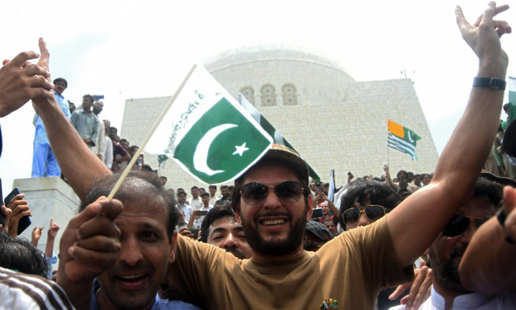 Shahid Afridi joins 'Kashmir Hour' event in military uniform