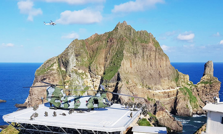 S.Korean lawmakers visit disputed islets as Japan tensions mount