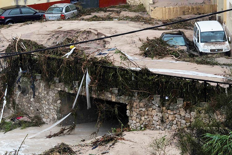 Video: Elderly couple killed as torrential rain sweeps away cars in Spain