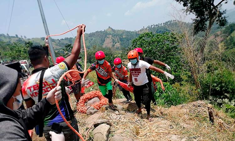 Bus crash kills 27 in mountainous southwest China