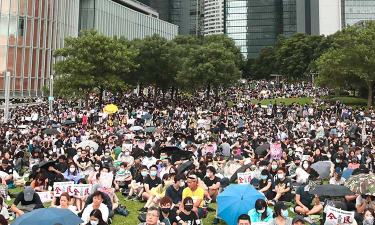 Hong Kong students gather in their thousands calling for democracy