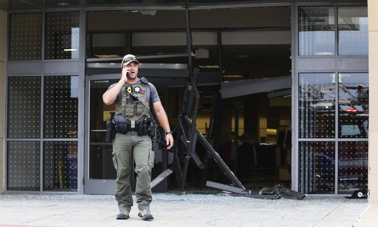 SUV drives through Chicago-area mall and crashes into store