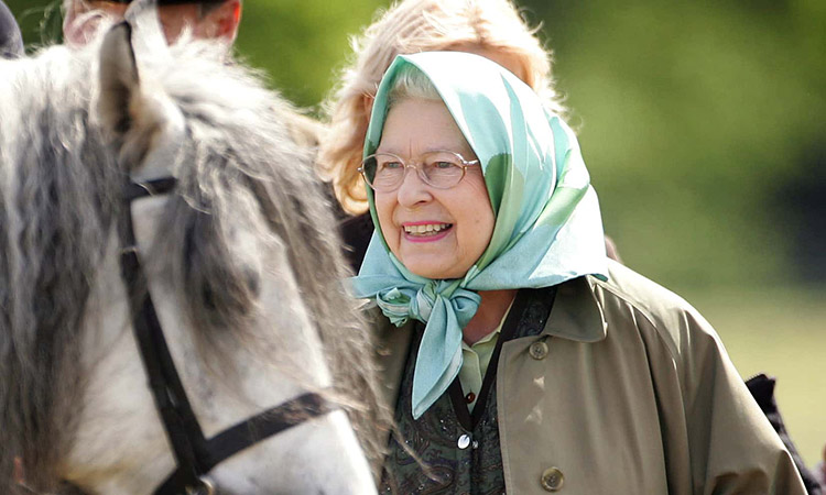 Queen Elizabeth tells American tourists in prank: ‘I never met the Queen’