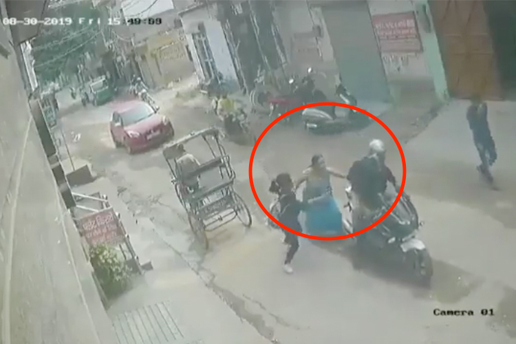 Video showing Indian woman fighting snatchers goes viral