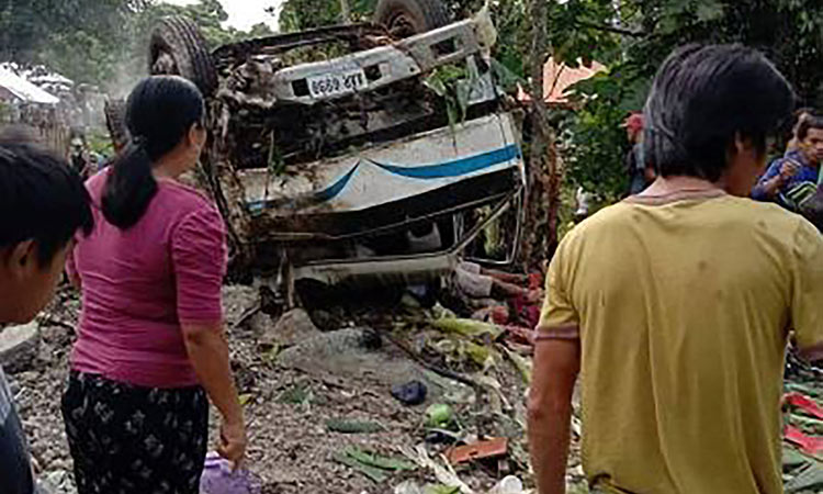 11 killed, including children, in Philippine truck crash