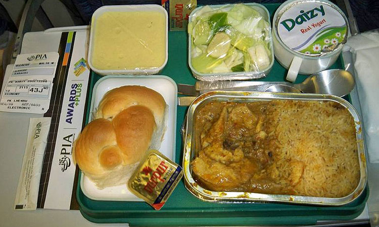 Pakistan bans inflight meals, snacks from Jan.17 amid Omicron upsurge