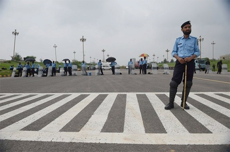 Police, militant clash leaves three dead in Pakistan