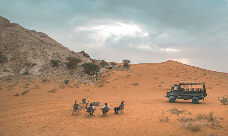 Mleiha: Refreshments in a hidden wadi after a thrilling ride in an expedition truck