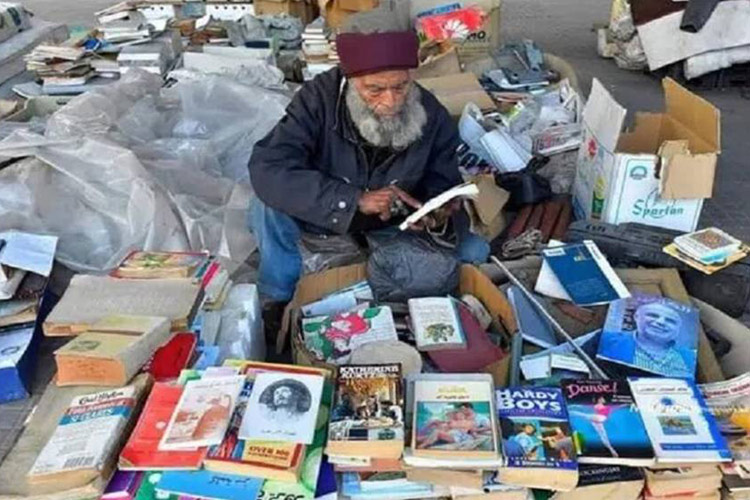 VIDEO: Fire destroys Lebanese homeless man’s makeshift bookstore and dwelling under Beirut bridge