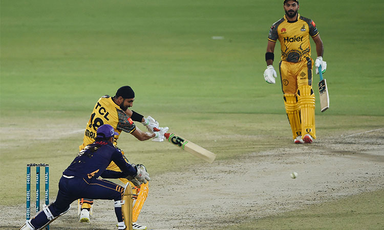 Talat and Malik guide Peshawar Zalmi to five-wicket victory over Quetta Gladiators