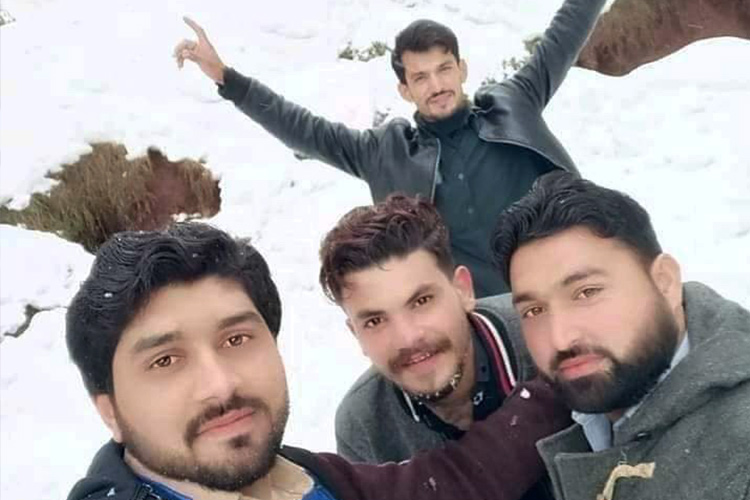 Last selfie of friends who froze to death in their car after heavy snowfall in Pakistan 