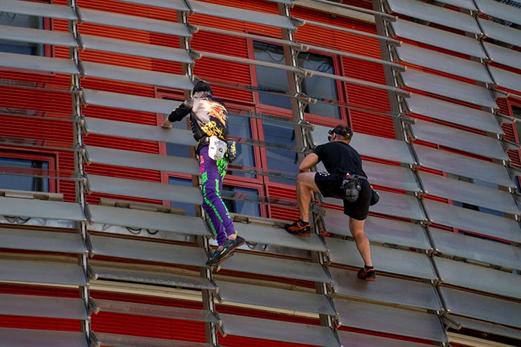 'French spiderman' climbs first skyscraper with son in Barcelona