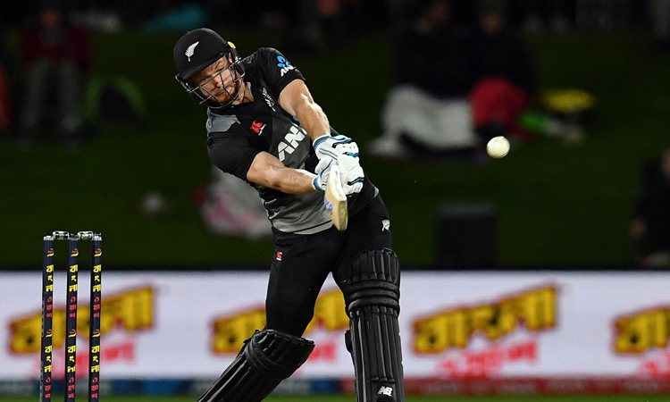 Phillips shines as New Zealand reach T20 tri-series final