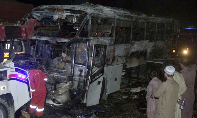 At least 18 die in southern Pakistan bus fire