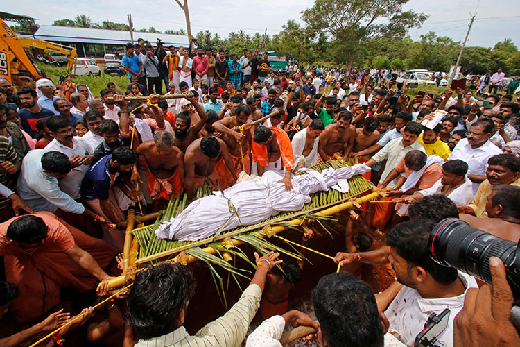 VIDEO: Hundreds attend tearful funeral of ‘vegetarian crocodile’ in India