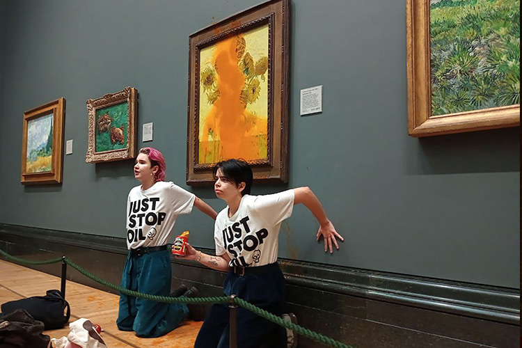 VIDEO: Van Gogh's ‘Sunflower’ defaced with tomato soup in London