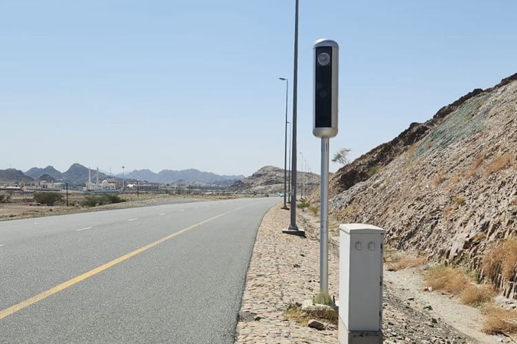 This road in UAE monitors trucks without permits and vehicles with expired registration