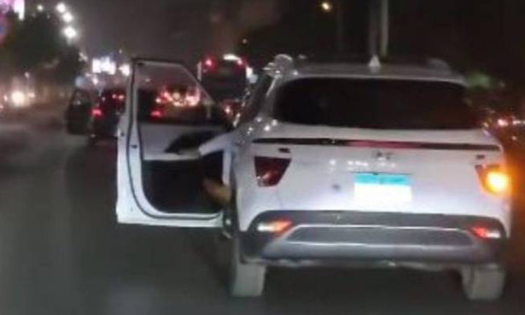 VIDEO: Motorists perform dangerous  stunts in Cairo, residents furious  over lack of responsibility 