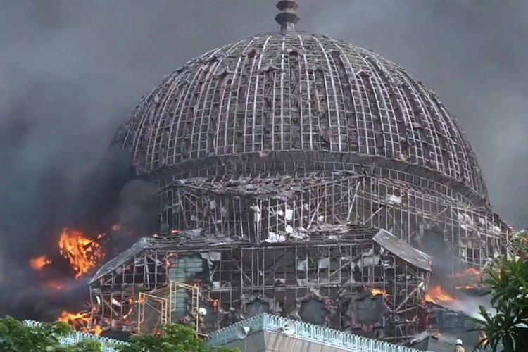 VIDEO: Giant dome collapses after fire breaks out at Indonesia mosque