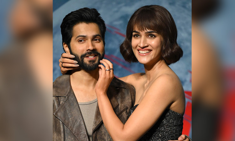 Varun Dhawan and Kriti Sanon launch ‘Bhediya’ trailer in style