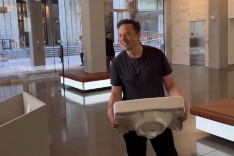 VIDEO: Elon Musk posts video of himself strolling into Twitter HQ with a ‘sink’ 