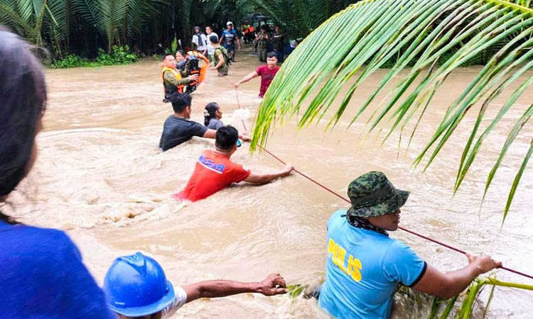 VIDEO: 42 killed in floods and landslides in southern Philippines