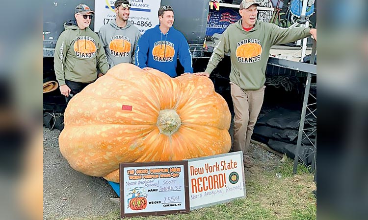 New York farmer presents biggest pumpkin in North America