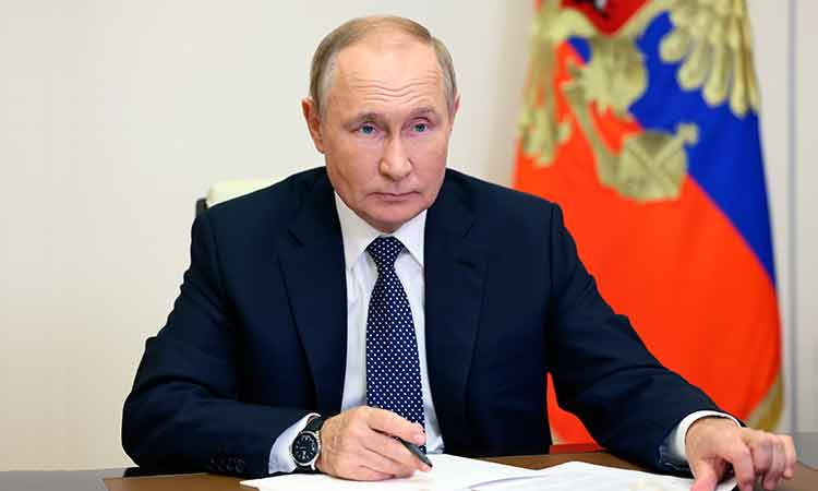 Putin signs annexation of Ukrainian regions as losses mount