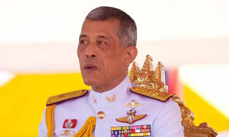 Thai king arrives at hospital treating nursery attack survivors