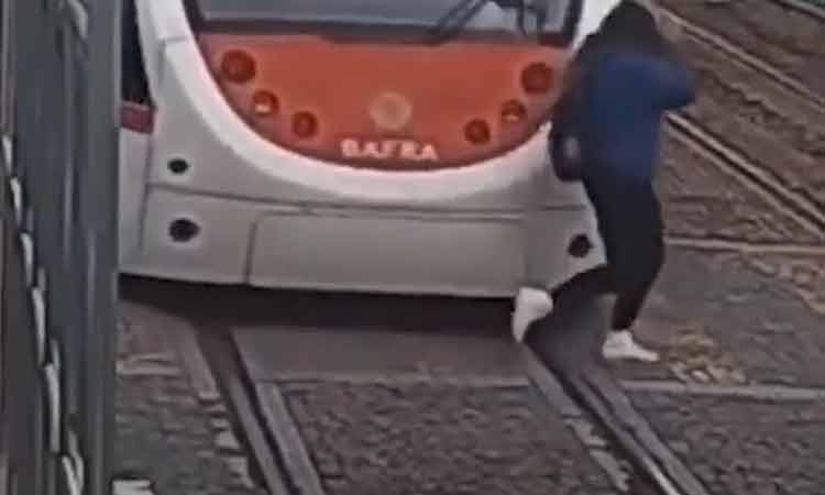 Woman with headphone on survives being crushed by a train in Türkiye