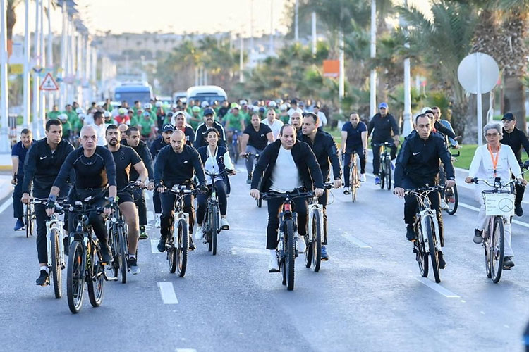 VIDEO: Egyptian President Sisi takes bicycle tour of Green Zone during the COP27 summit