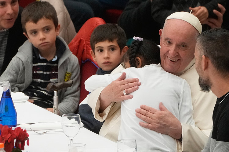 Pope hosts lunch for Rome's poor and homeless