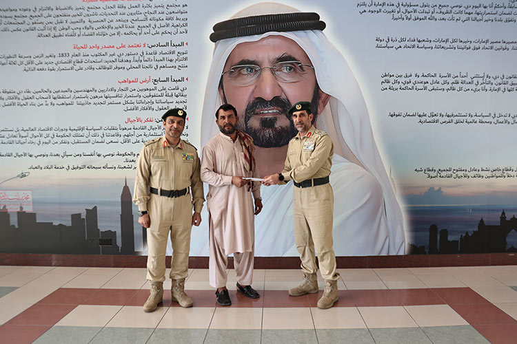 VIDEO: Dubai Police honour Pakistani man who appeared in viral video controlling traffic