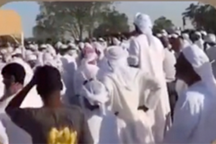  Hundreds of Emiratis attend American woman’s funeral in Abu Dhabi, video goes viral 