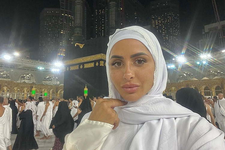 VIDEO: French model Marine El Himer embraces Islam, visits Makkah 