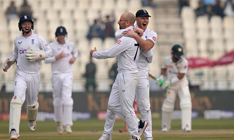 Left-arm spinner Jack Leach leads attack as England dismiss Pakistan for 202 in second Test