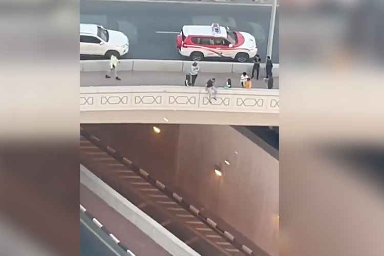 VIDEO: Ajman Police rescue Asian attempting to commit suicide from a bridge