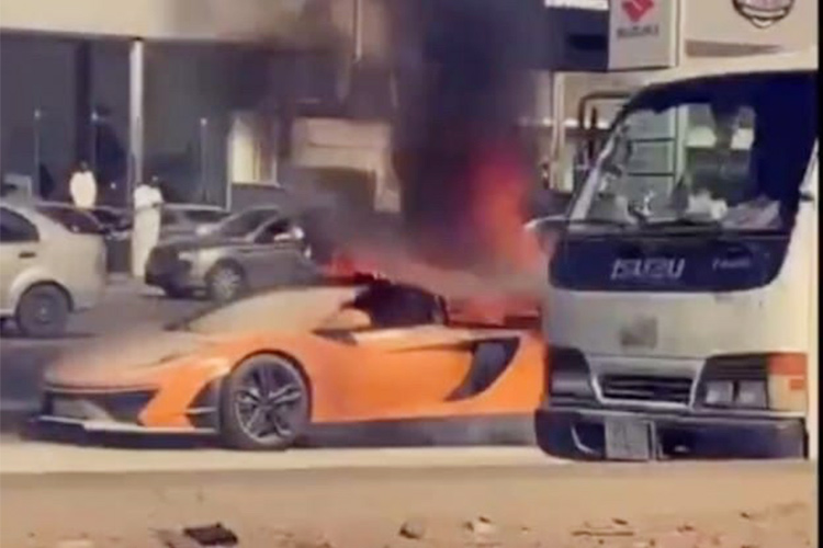 VIDEO: Sports car catches fire on Riyadh road 