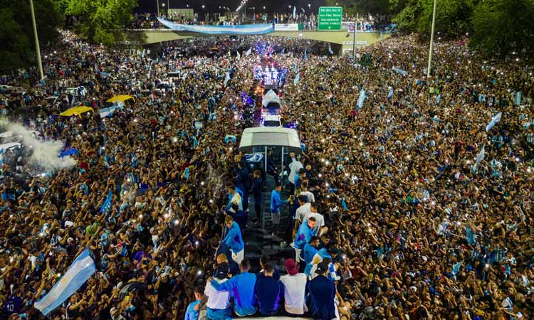 Huge crowds welcome Argentina team after World Cup victory