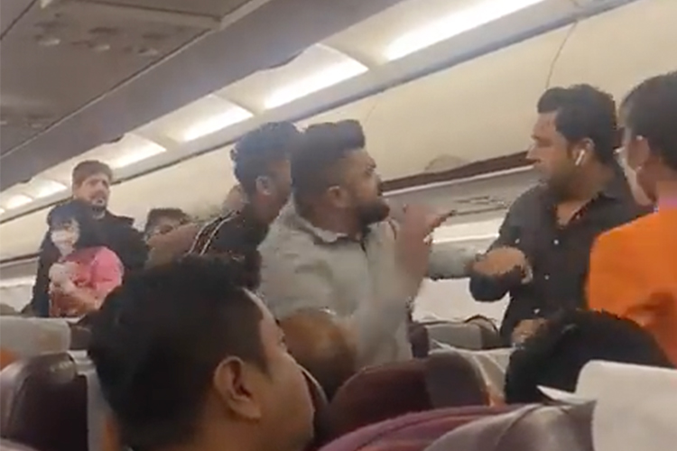 VIDEO: Fistfight breaks out between 2 passengers over reclining seat on Bangkok-Kolkata flight