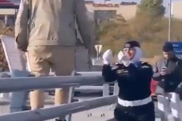 Jordanian policewoman saves  young man from committing  suicide at the last moment