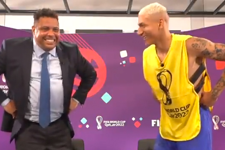 VIDEO: Richarlison teaches Ronaldo the dove dance, fans attack Irish legend Keane for criticizing it 